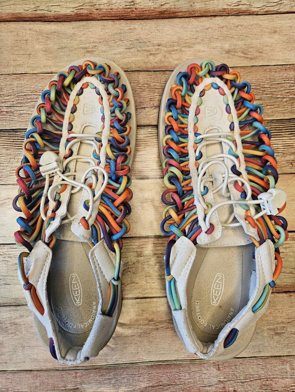 KEEN Uneek Sandals in Original Tie Dye/Birch. Size 9
